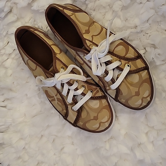 Coach brown taupe cream white logo sneakers  lace up leather trim size 6 B EUC… - Picture 2 of 9